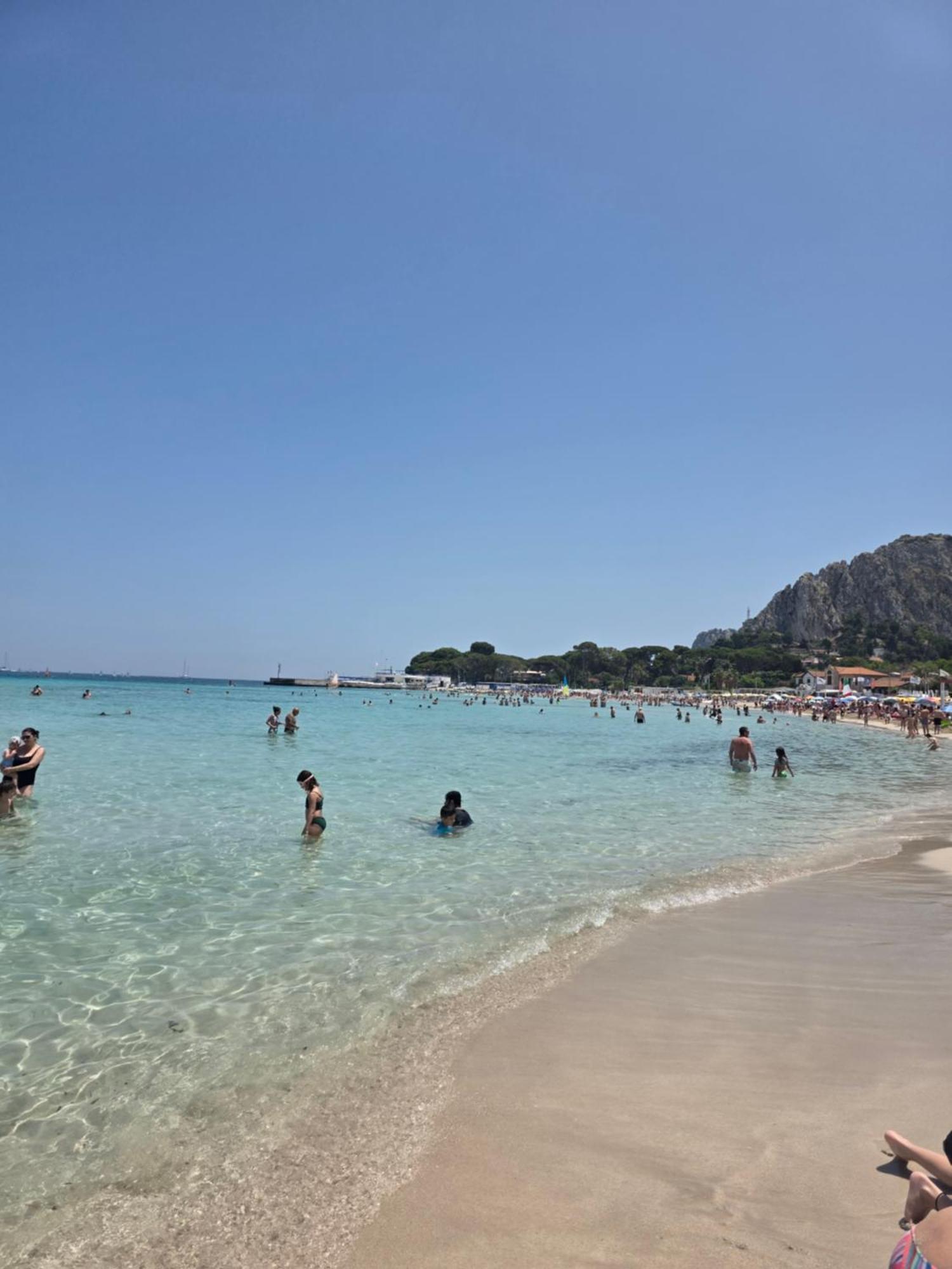 A Pochi Passi Dal Mare Apartment Mondello Bagian luar foto